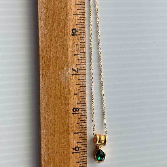 Elegant Gold and Green Pendant Necklace - Picture 4 of 4